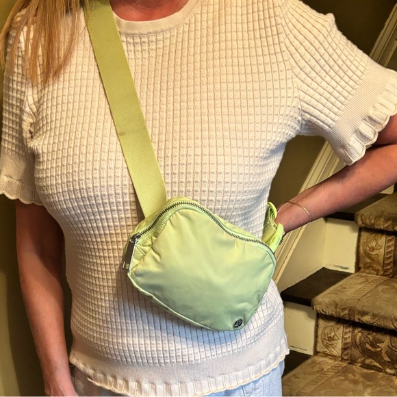 ✨LULULEMON Lime Everywhere Belt Bag - Picture 10 of 10